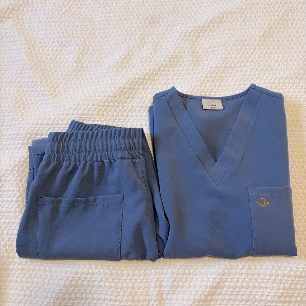 Women's Short Sleeve V-Neck Top - Blue
